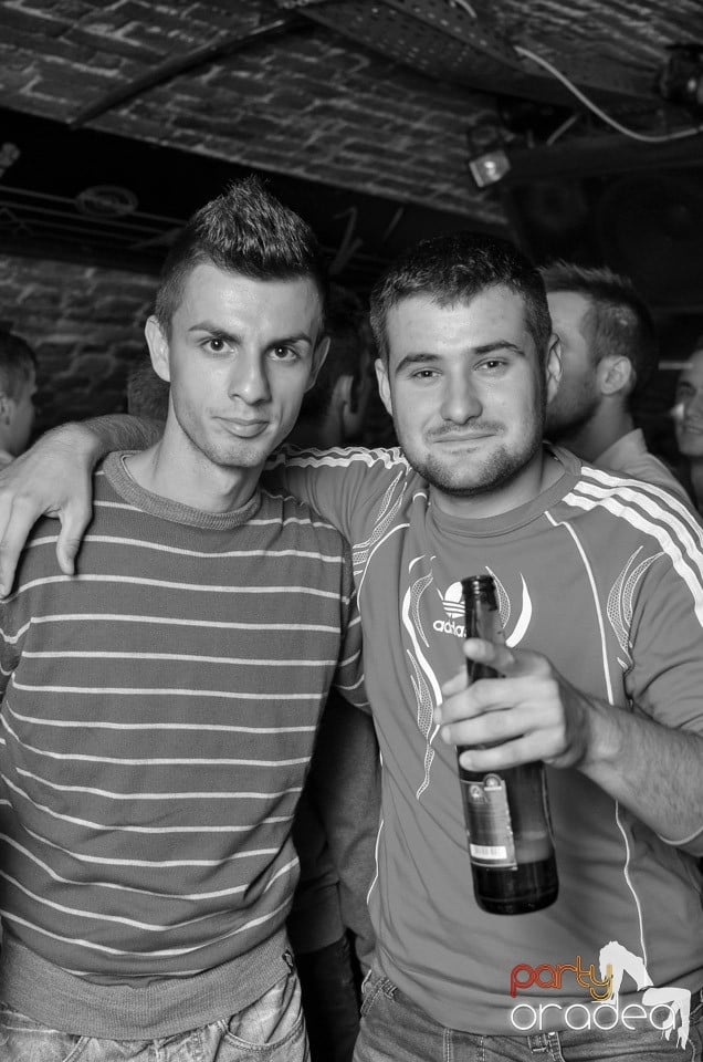 Joi: Beer Night în Club Escape, 