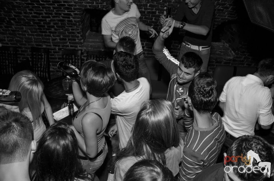 Joi: Beer Night în Club Escape, 