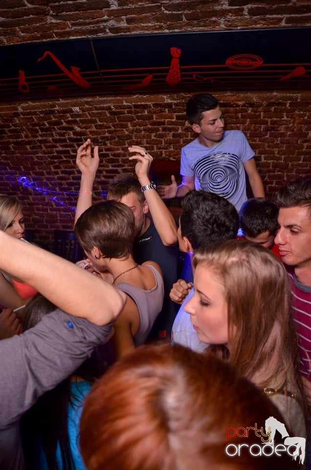 Joi: Beer Night în Club Escape, 