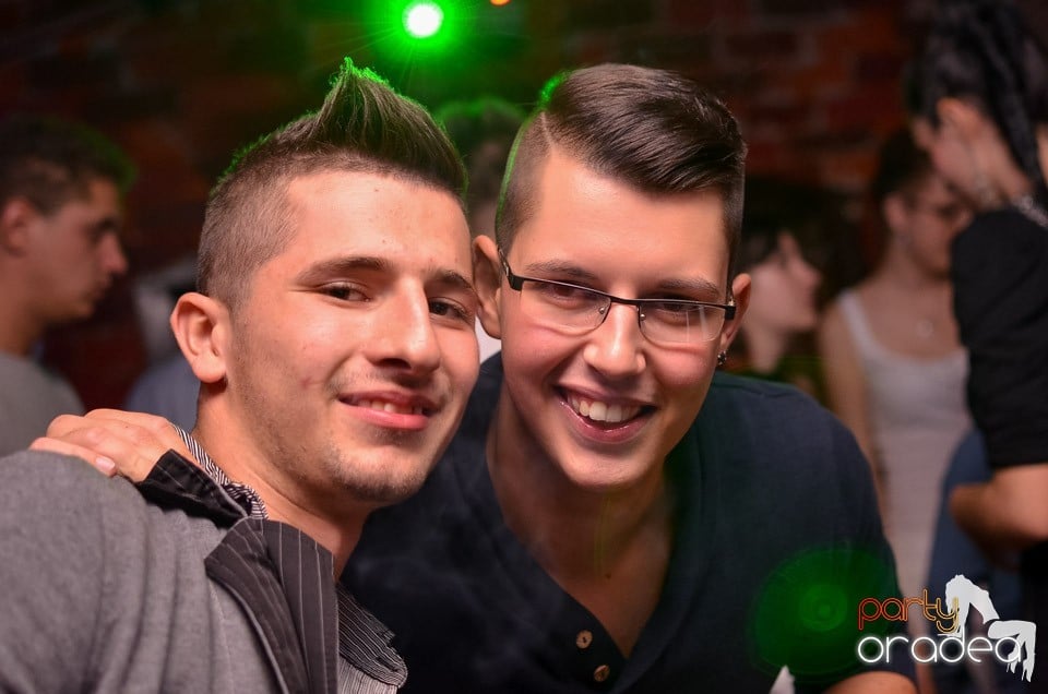 Joi e Beer Night în Club Escape,
