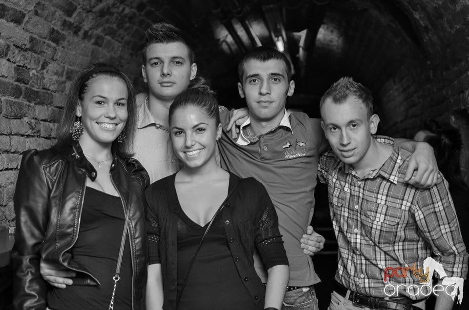 Joi e Beer Night în Club Escape,