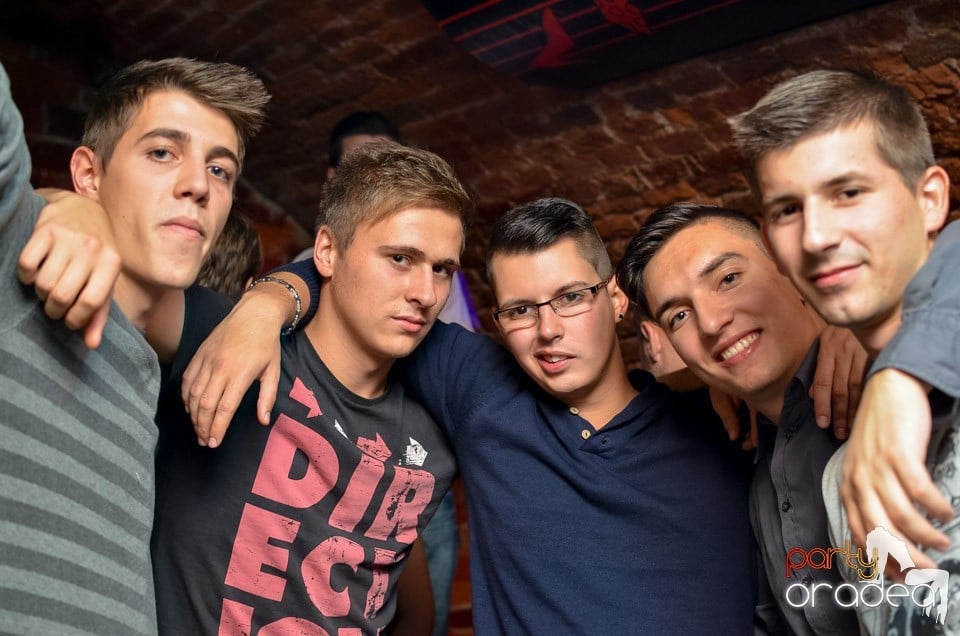 Joi e Beer Night în Club Escape,