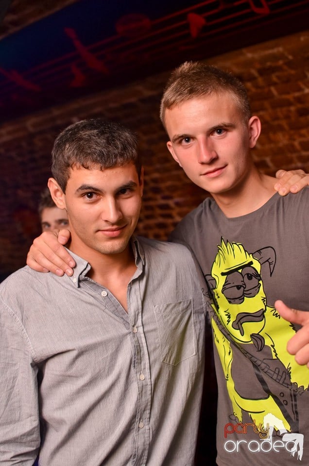 Joi e Beer Night în Club Escape, Escape