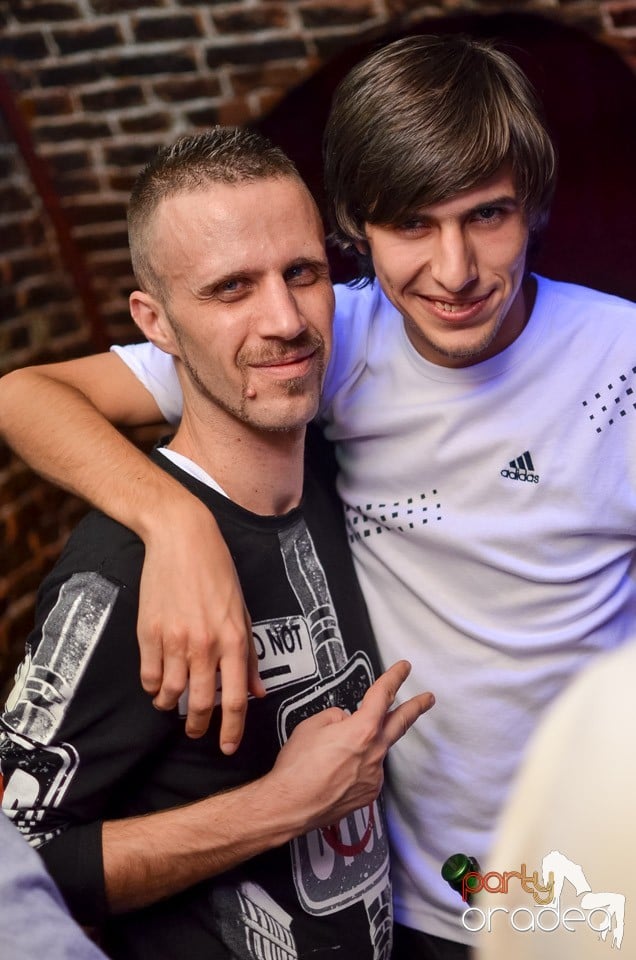 Joi e Beer Night în Club Escape,