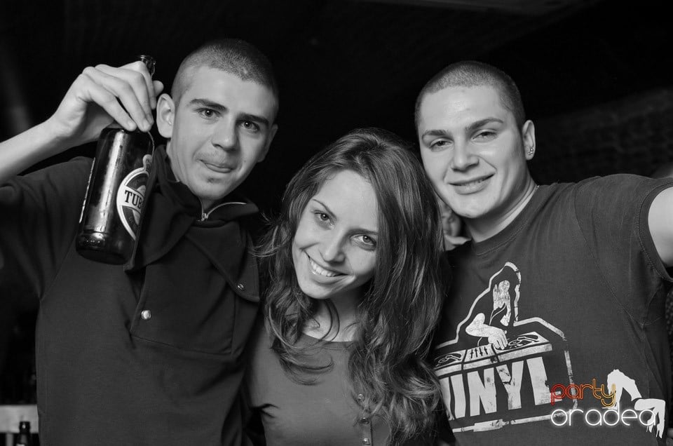 Joi e Beer Night în Club Escape,