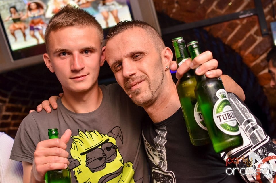Joi e Beer Night în Club Escape,