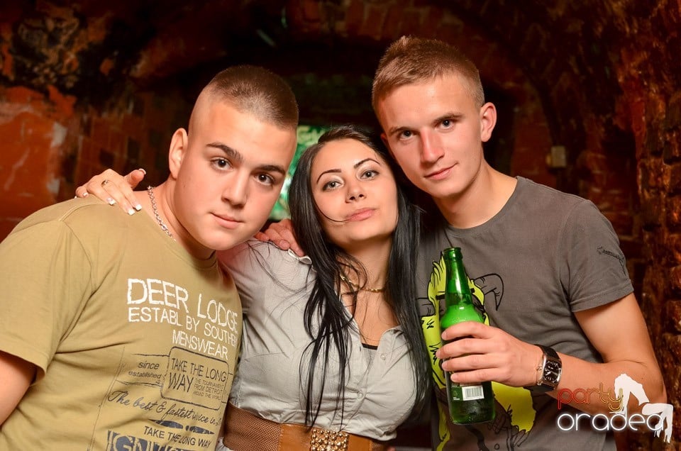 Joi e Beer Night în Club Escape,