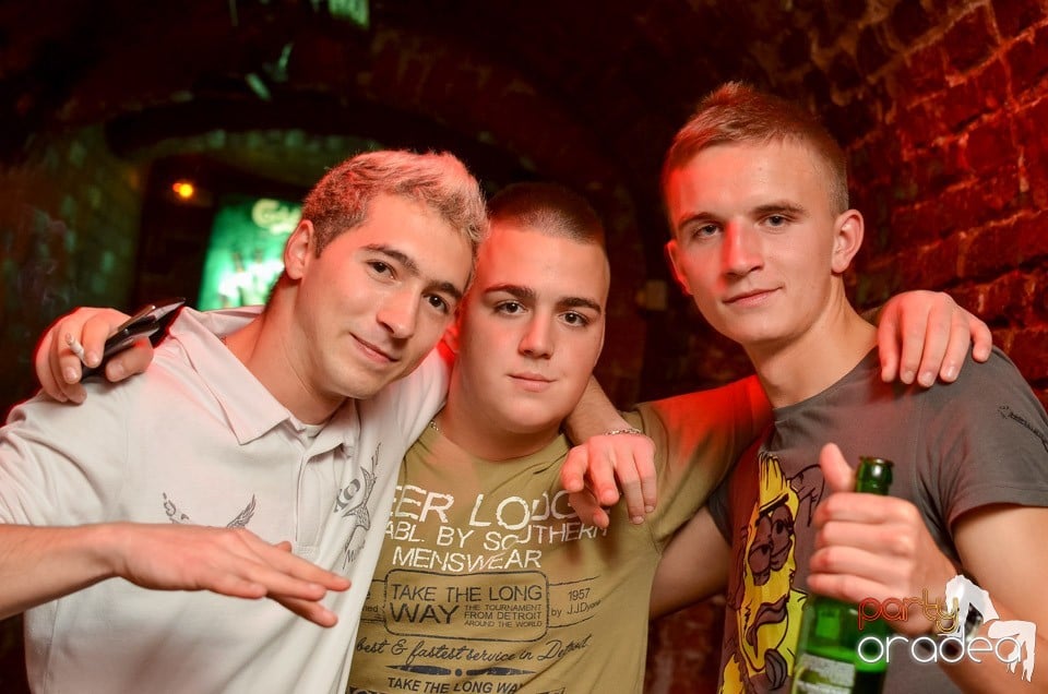 Joi e Beer Night în Club Escape, Escape