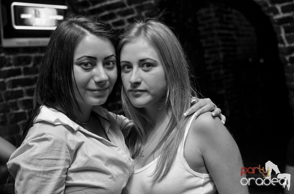 Joi e Beer Night în Club Escape,