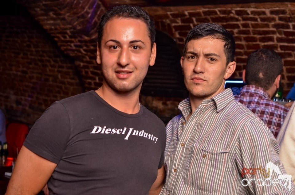 Joi e Beer Night în Club Escape,