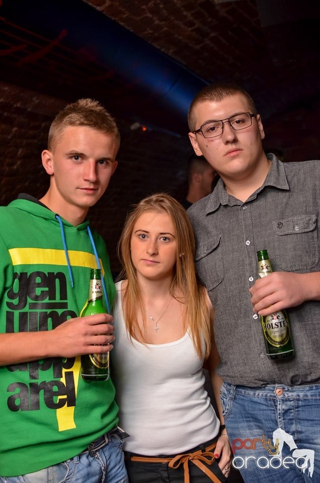 Joi e Beer Night în Club Escape,