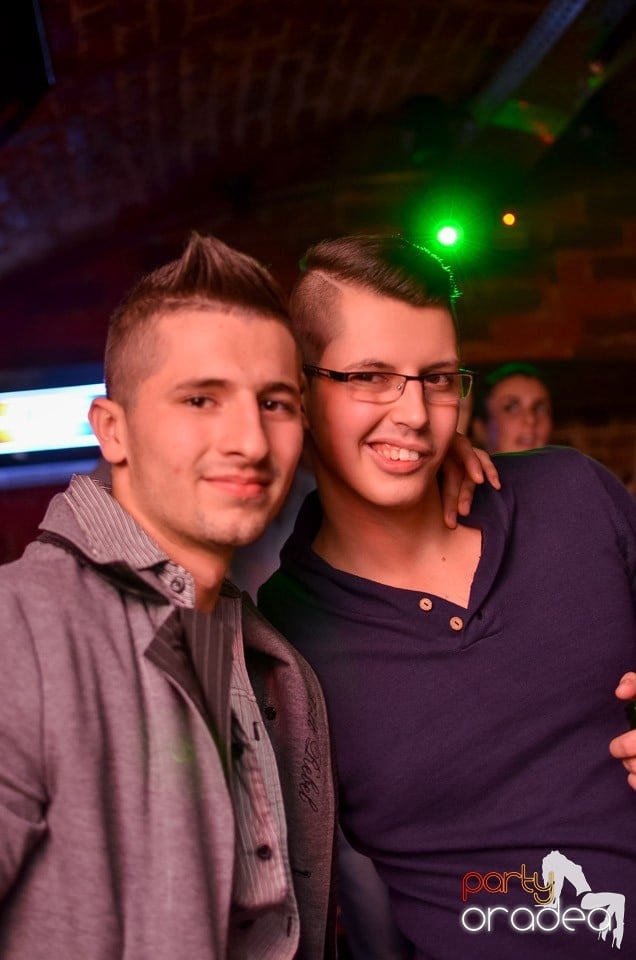 Joi e Beer Night în Club Escape,