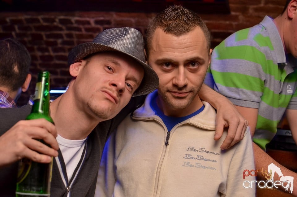 Joi e Beer Night în Club Escape,