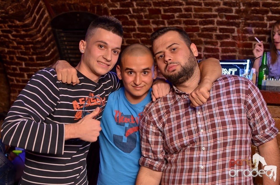 Joi e Beer Night în Club Escape,