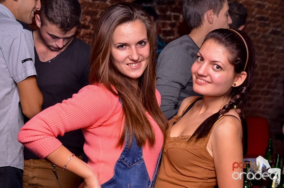 Joi e Beer Night în Club Escape,