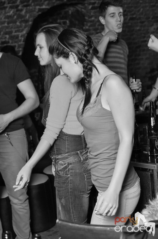 Joi e Beer Night în Club Escape,