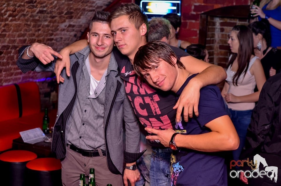 Joi e Beer Night în Club Escape, Escape