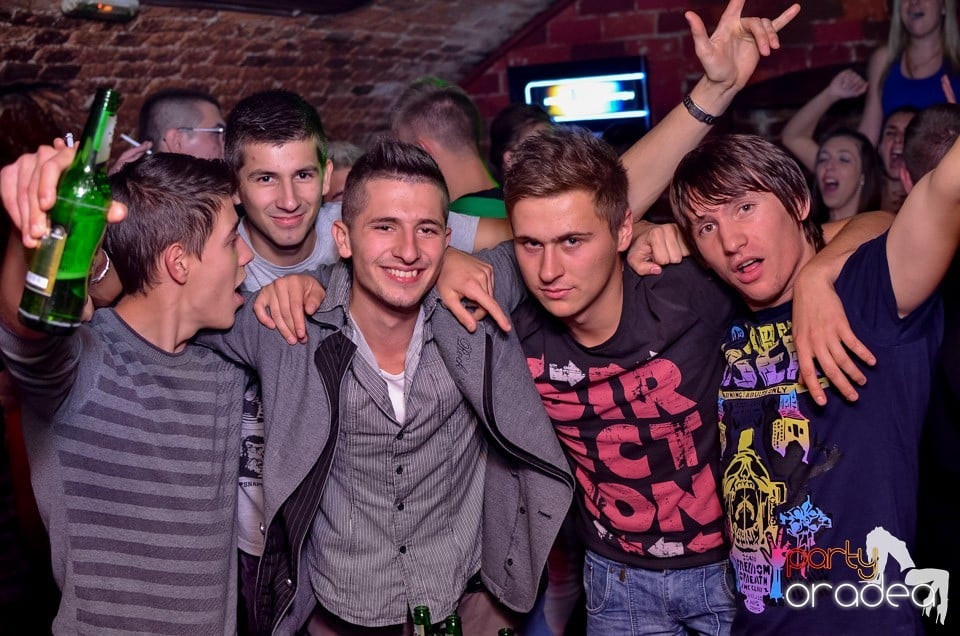 Joi e Beer Night în Club Escape,