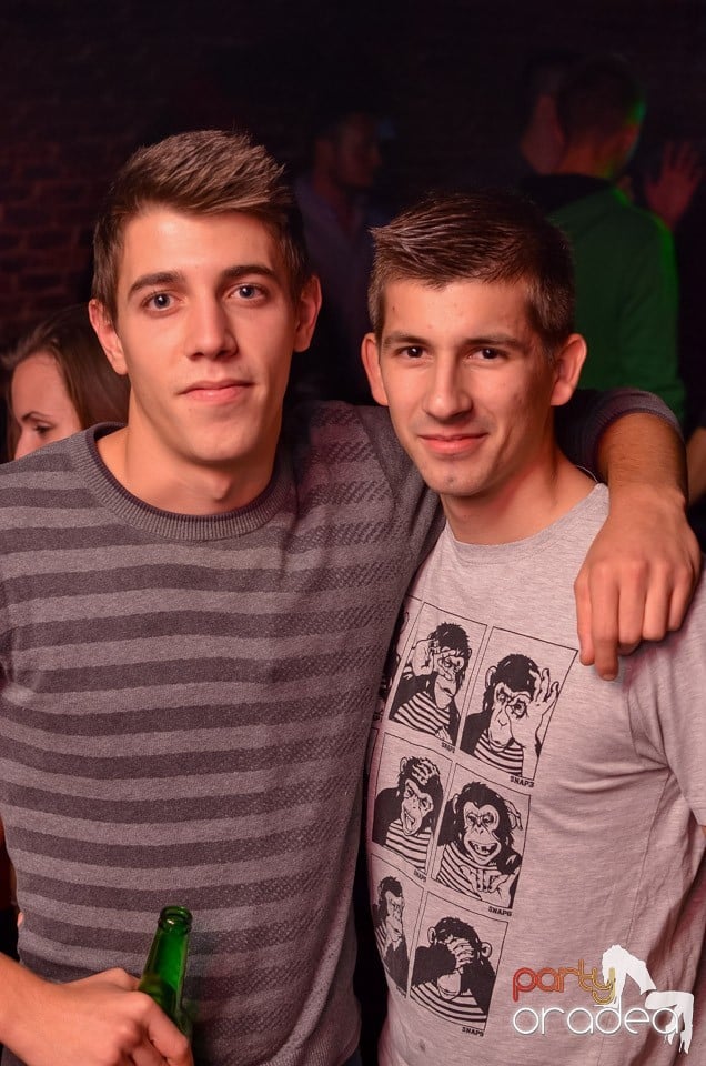 Joi e Beer Night în Club Escape,