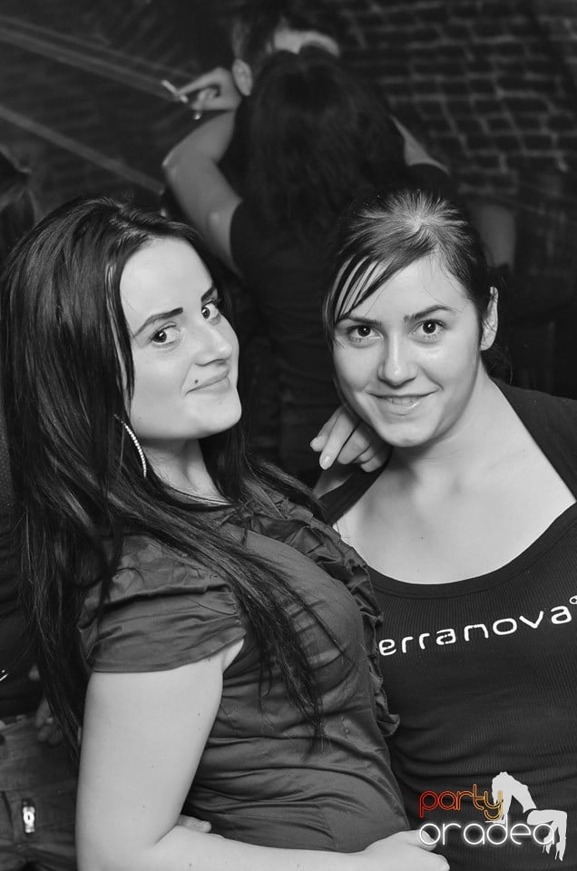 Joi e Beer Night în Club Escape,