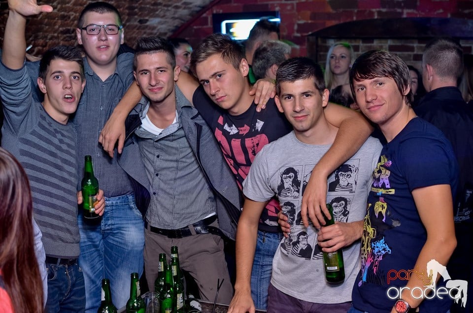 Joi e Beer Night în Club Escape, Escape