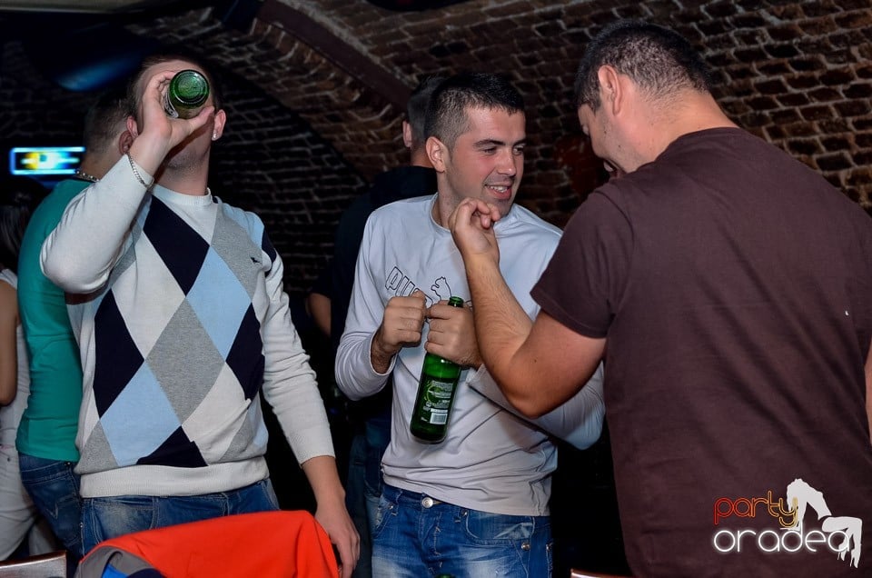 Joi e Beer Night în Club Escape,