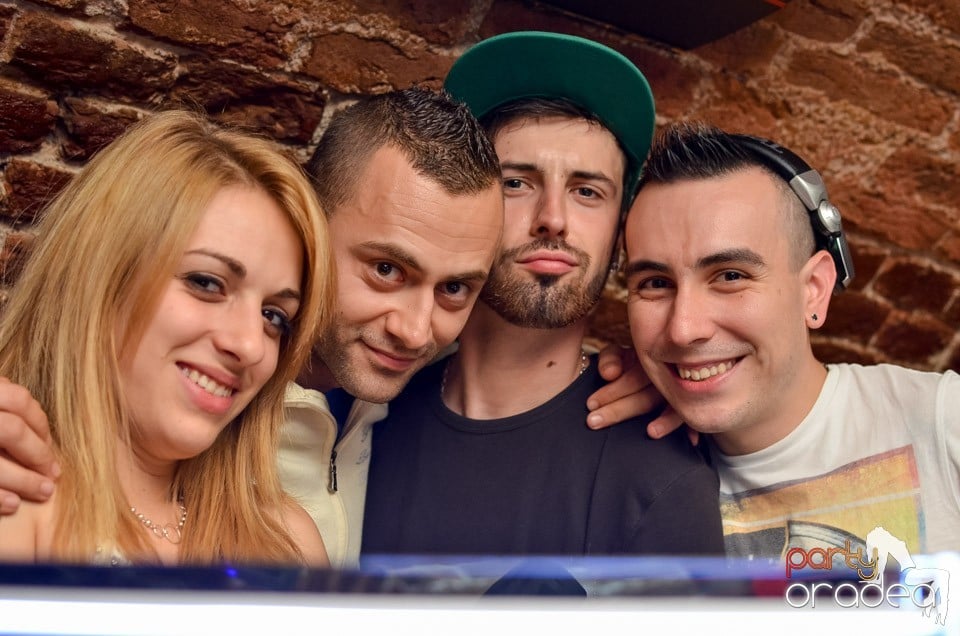 Joi e Beer Night în Club Escape,