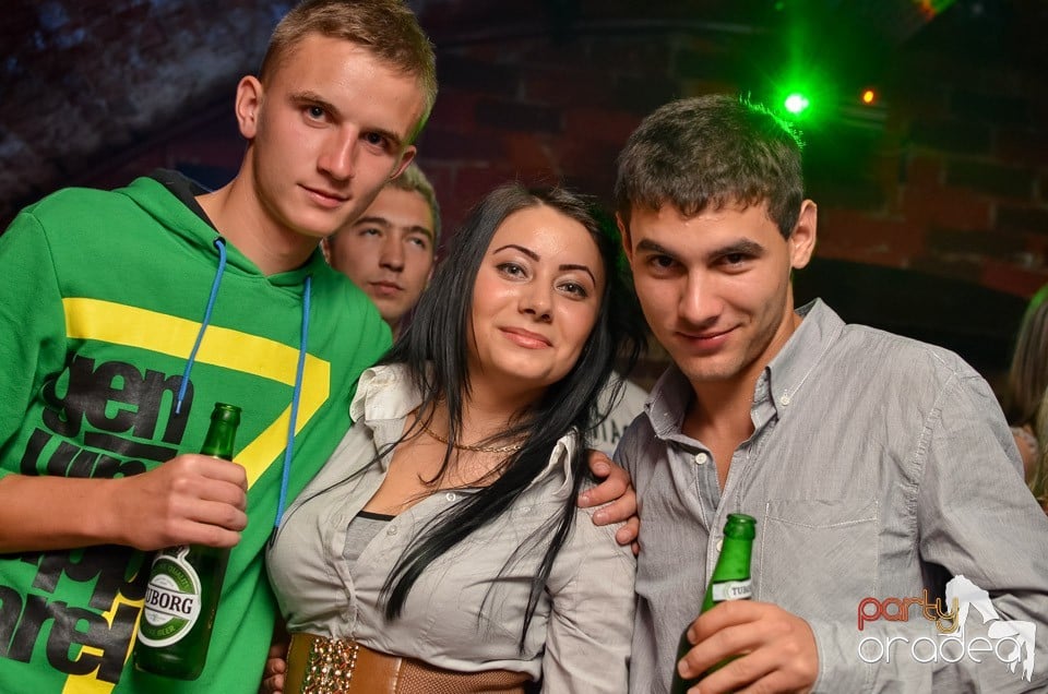 Joi e Beer Night în Club Escape,