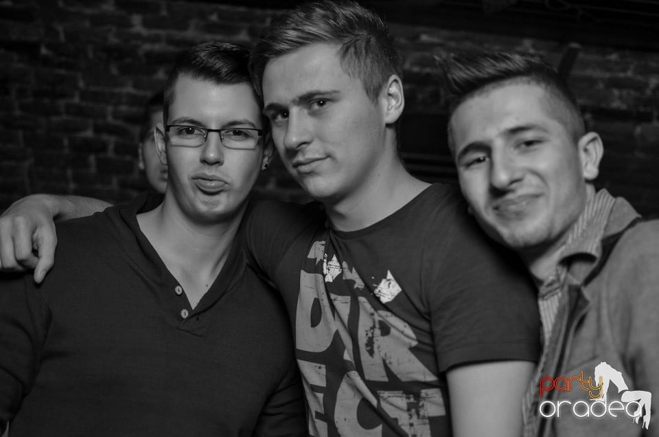 Joi e Beer Night în Club Escape,