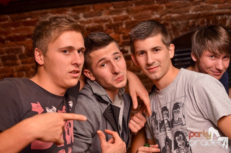 Joi e Beer Night în Club Escape,