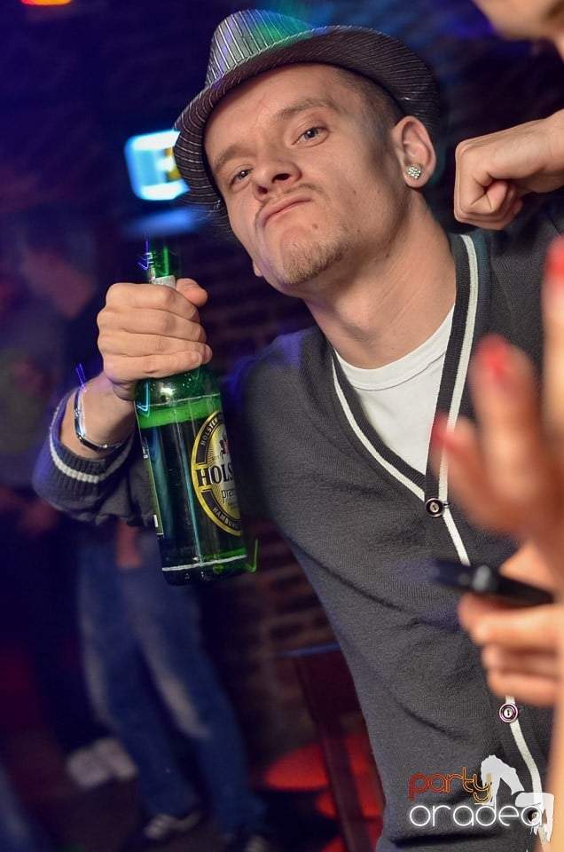 Joi e Beer Night în Club Escape,