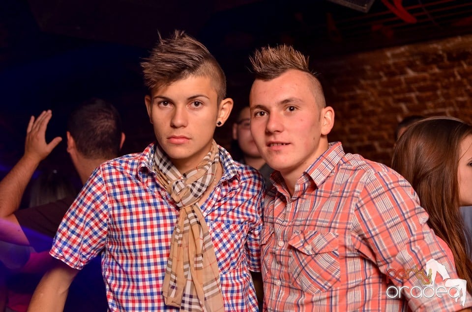 Joi e Beer Night în Club Escape,