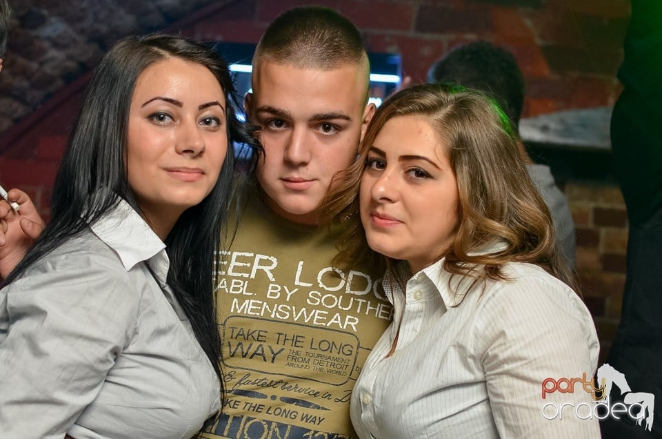 Joi e Beer Night în Club Escape,