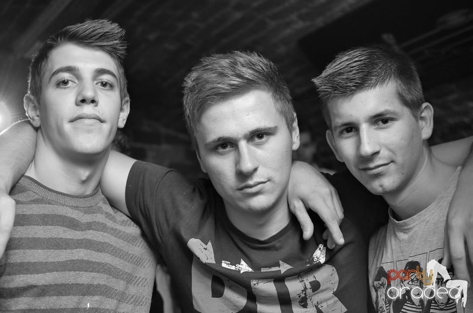 Joi e Beer Night în Club Escape,