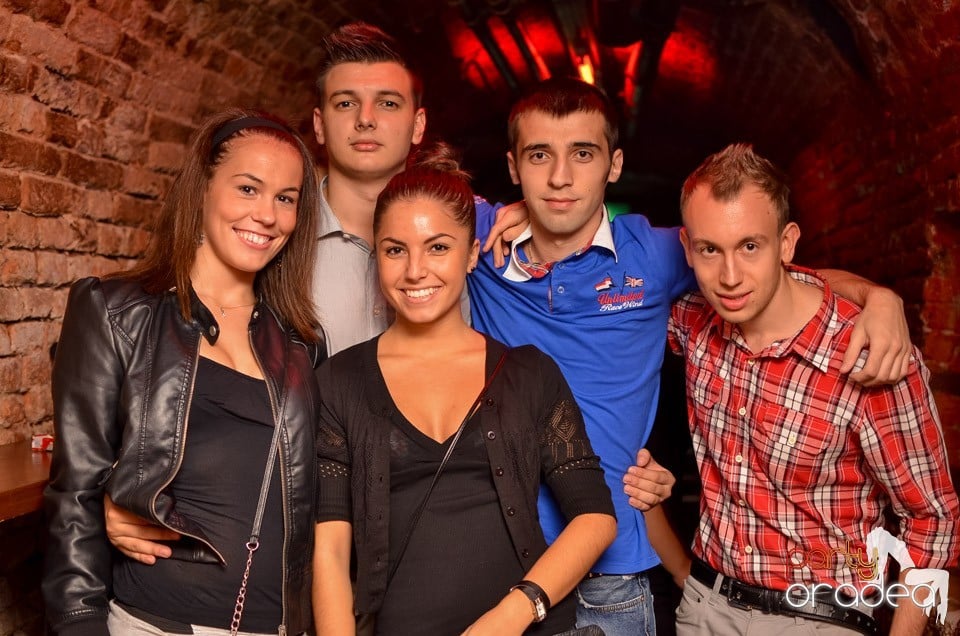 Joi e Beer Night în Club Escape,