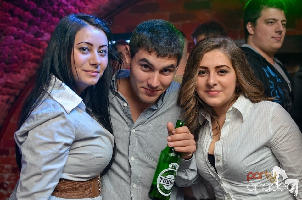 Joi e Beer Night în Club Escape,