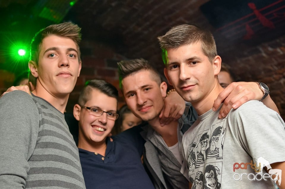 Joi e Beer Night în Club Escape,