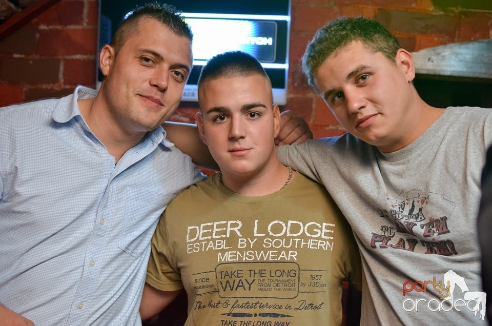 Joi e Beer Night în Club Escape,