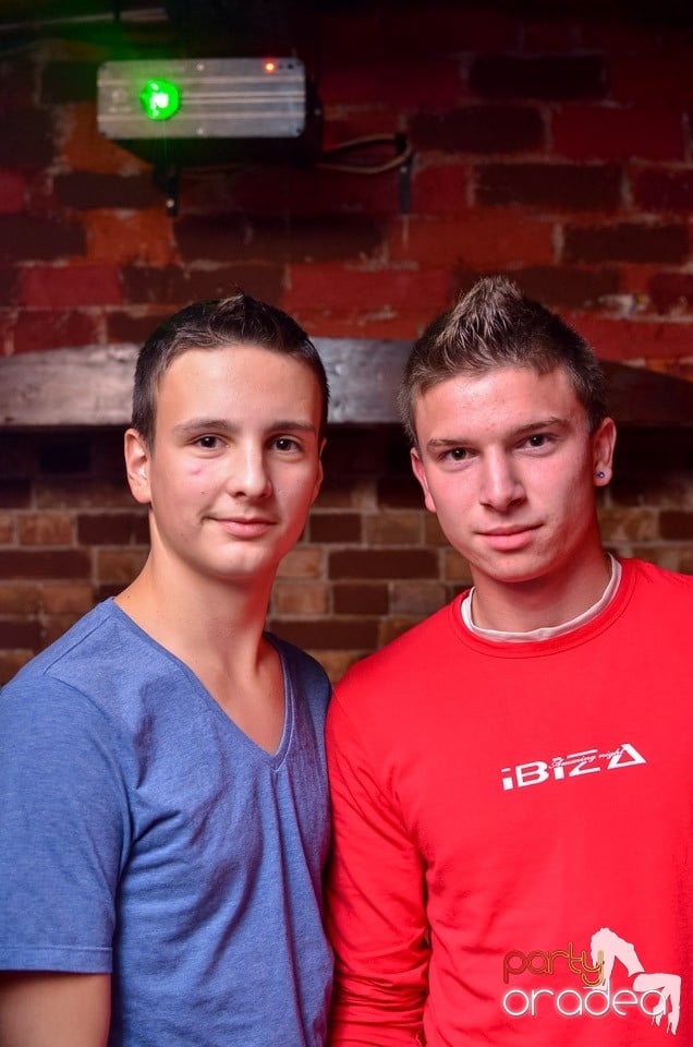 Joi e Beer Night în Escape Club, 