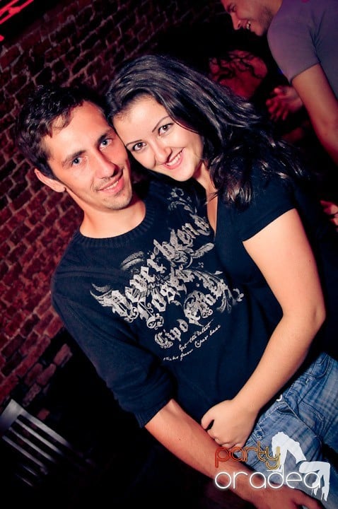 Joi petrece toată lumea în Esacpe!, 