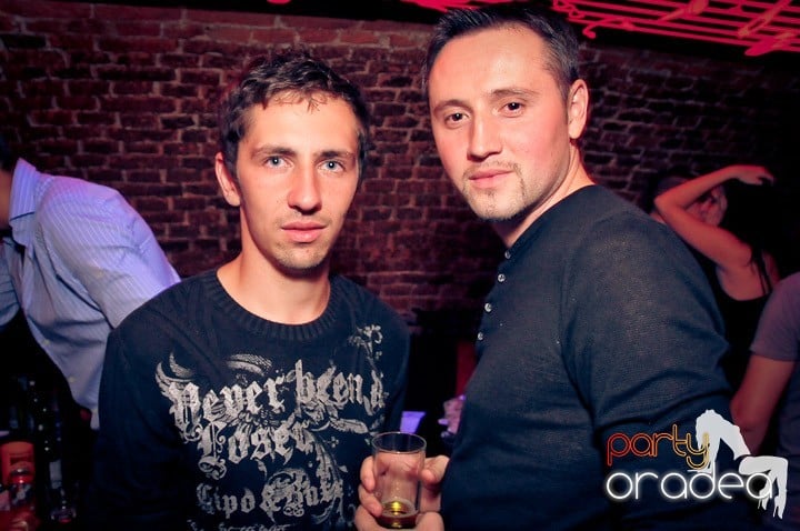 Joi petrece toată lumea în Esacpe!, 