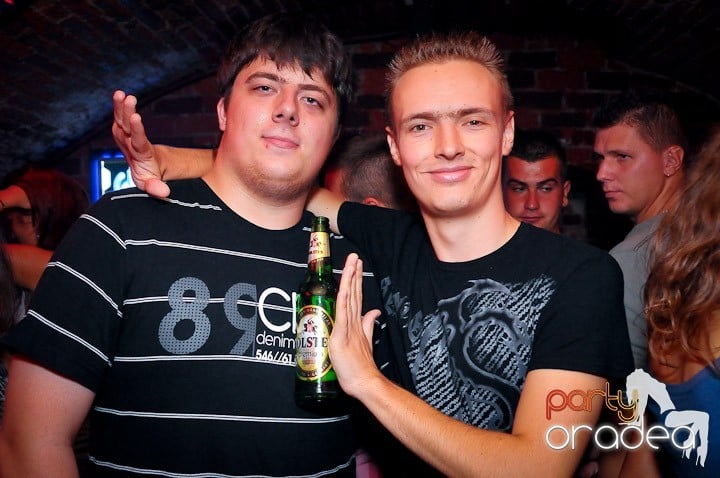 Joi petrece toată lumea în Esacpe!, 