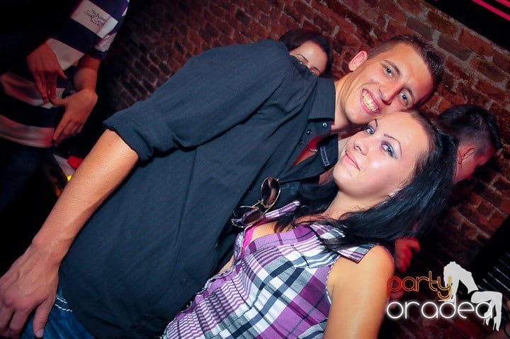 Joi petrece toată lumea în Esacpe!, 