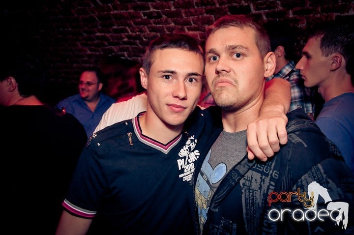 Joi petrece toată lumea în Esacpe!, 