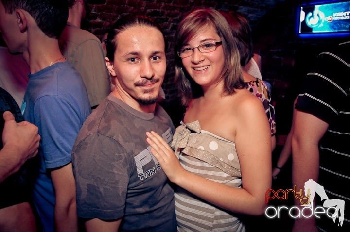 Joi petrece toată lumea în Esacpe!, 