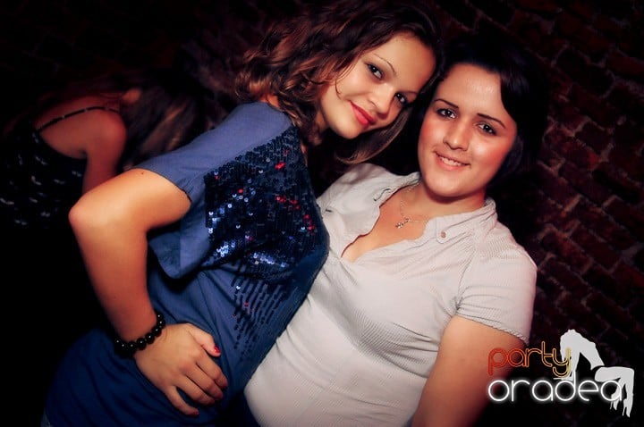 Joi petrece toată lumea în Esacpe!, 