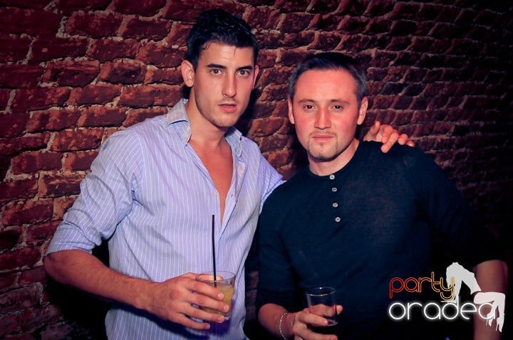 Joi petrece toată lumea în Esacpe!, 