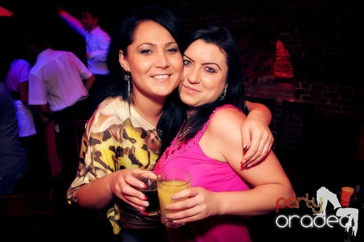 Joi petrece toată lumea în Esacpe!, 