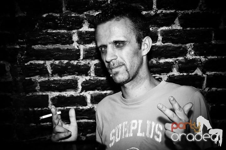 Joi petrece toată lumea în Esacpe!, 