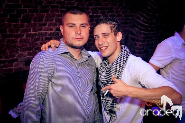 Joi petrece toată lumea în Esacpe!, 